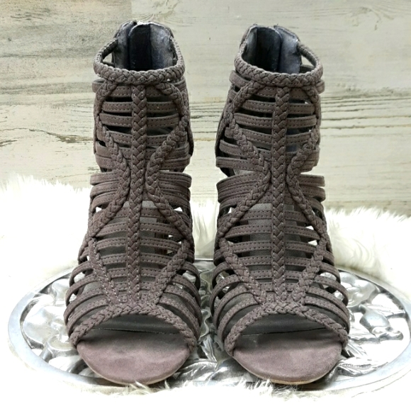 EUC GUESS HEELED SANDALS - Picture 2 of 9